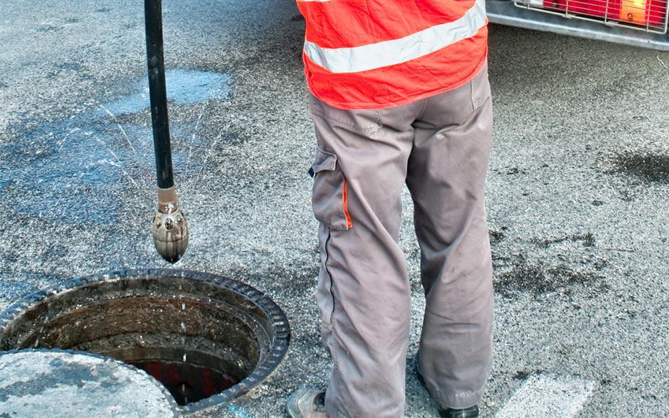 déboucher canalisations wc Écouen